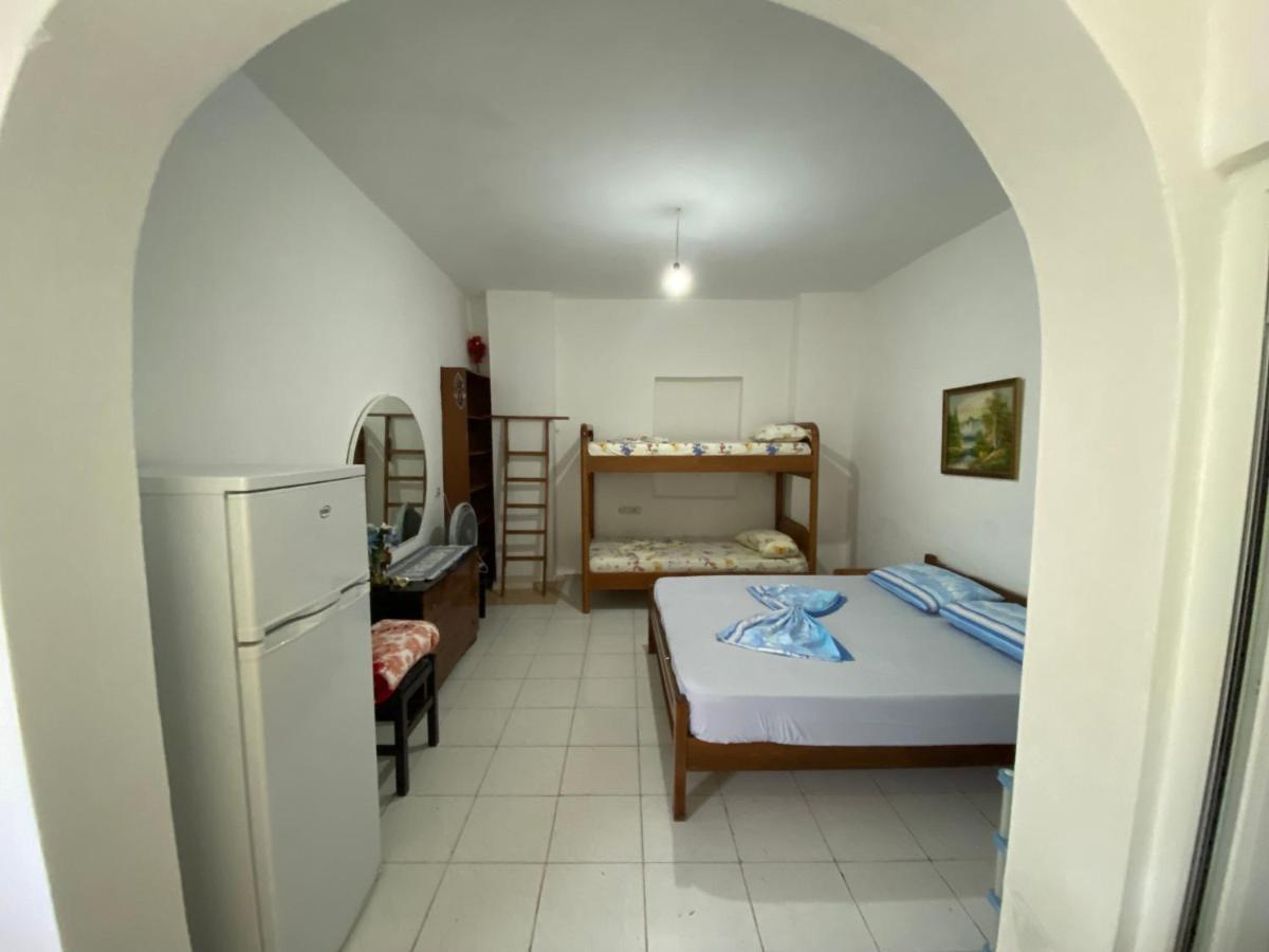 Homestay Pineside Himare