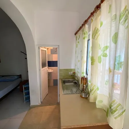Pineside Rooms Himare Exterior photo